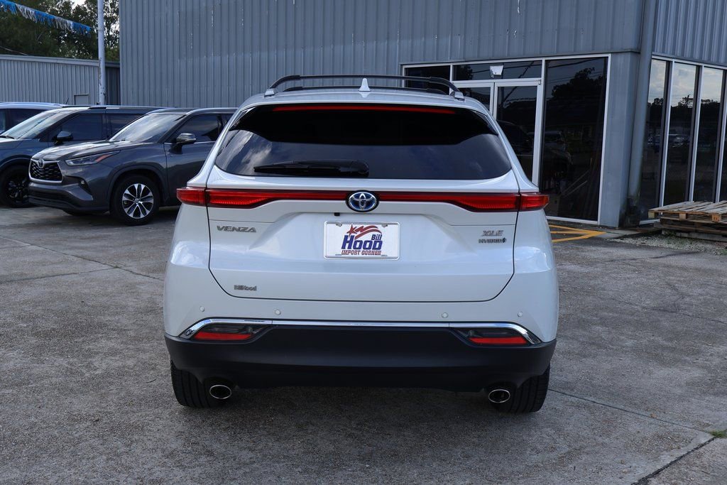 Used 2022 Toyota Venza XLE image 18