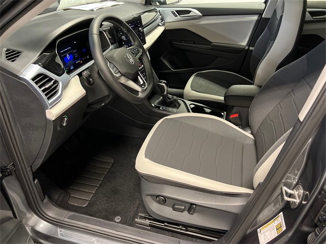 New 2026 Volkswagen Taos SE image 6