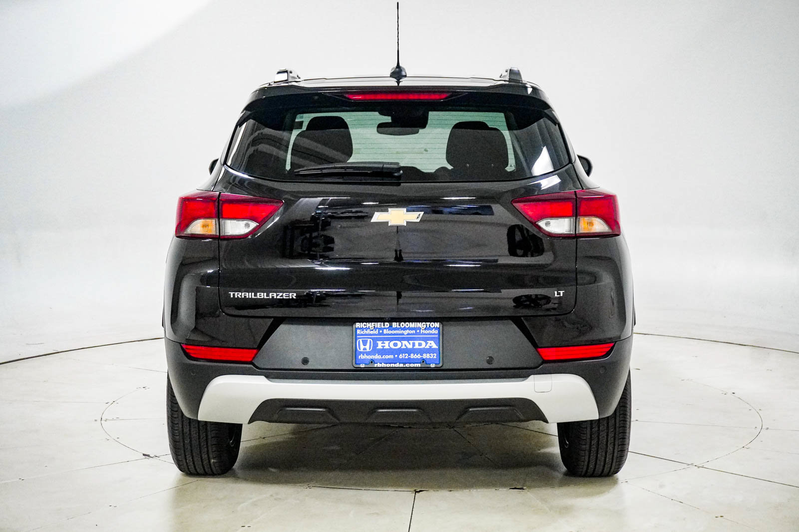 Used 2022 Chevrolet TrailBlazer LT w/ Convenience Package FWD image 6