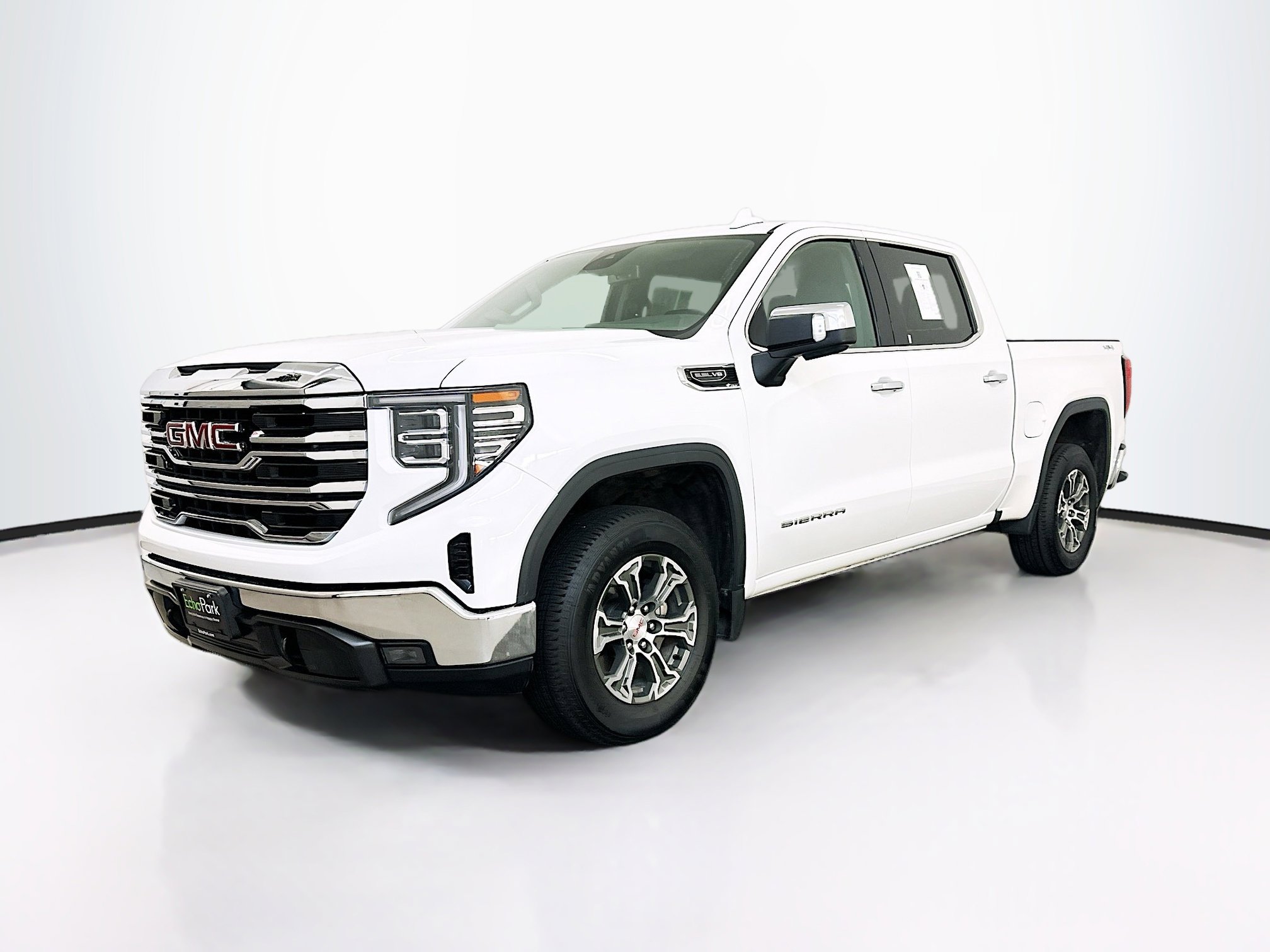 Used 2025 GMC Sierra 1500 SLT image 3