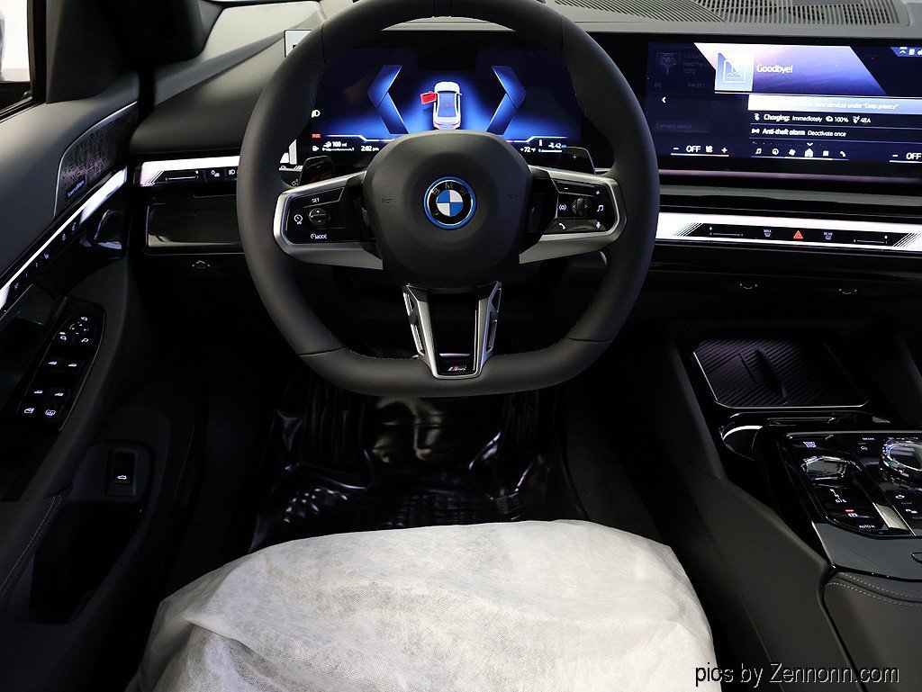 Used 2027 BMW 550e xDrive w/ Executive Package AWD/4WD image 4
