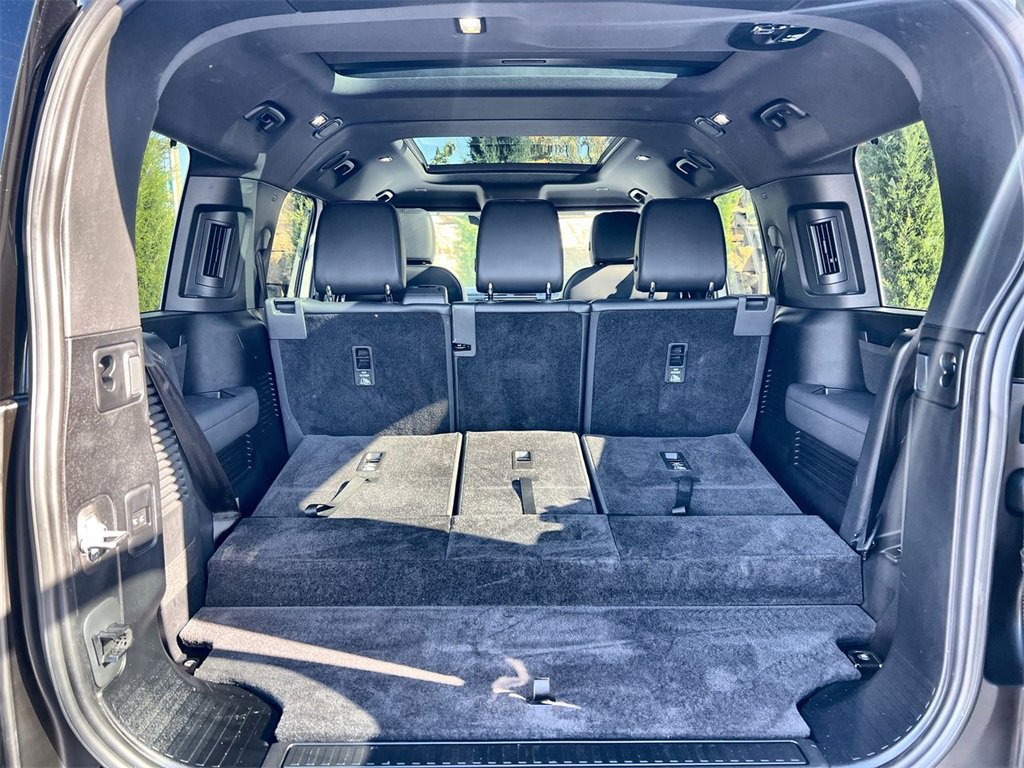 Used 2023 Land Rover Defender 130 S image 18