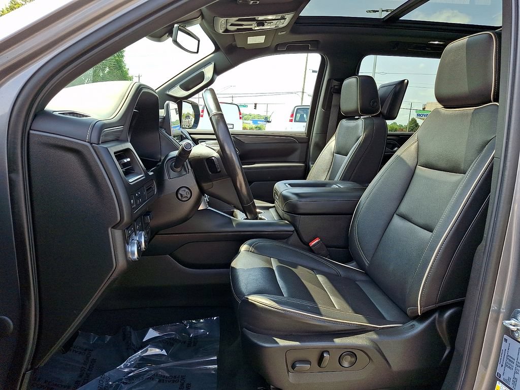 Used 2022 GMC Yukon XL SLT w/ SLT Luxury Package AWD/4WD image 16