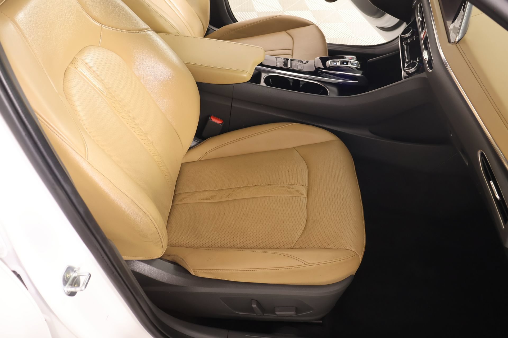 Used 2022 Hyundai Sonata Limited w/ Preferred Accessory Package FWD image 12
