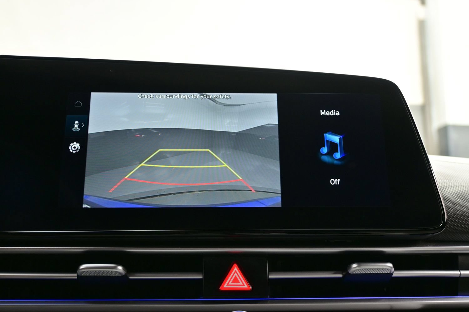 Certified 2025 Hyundai Elantra Limited FWD image 20