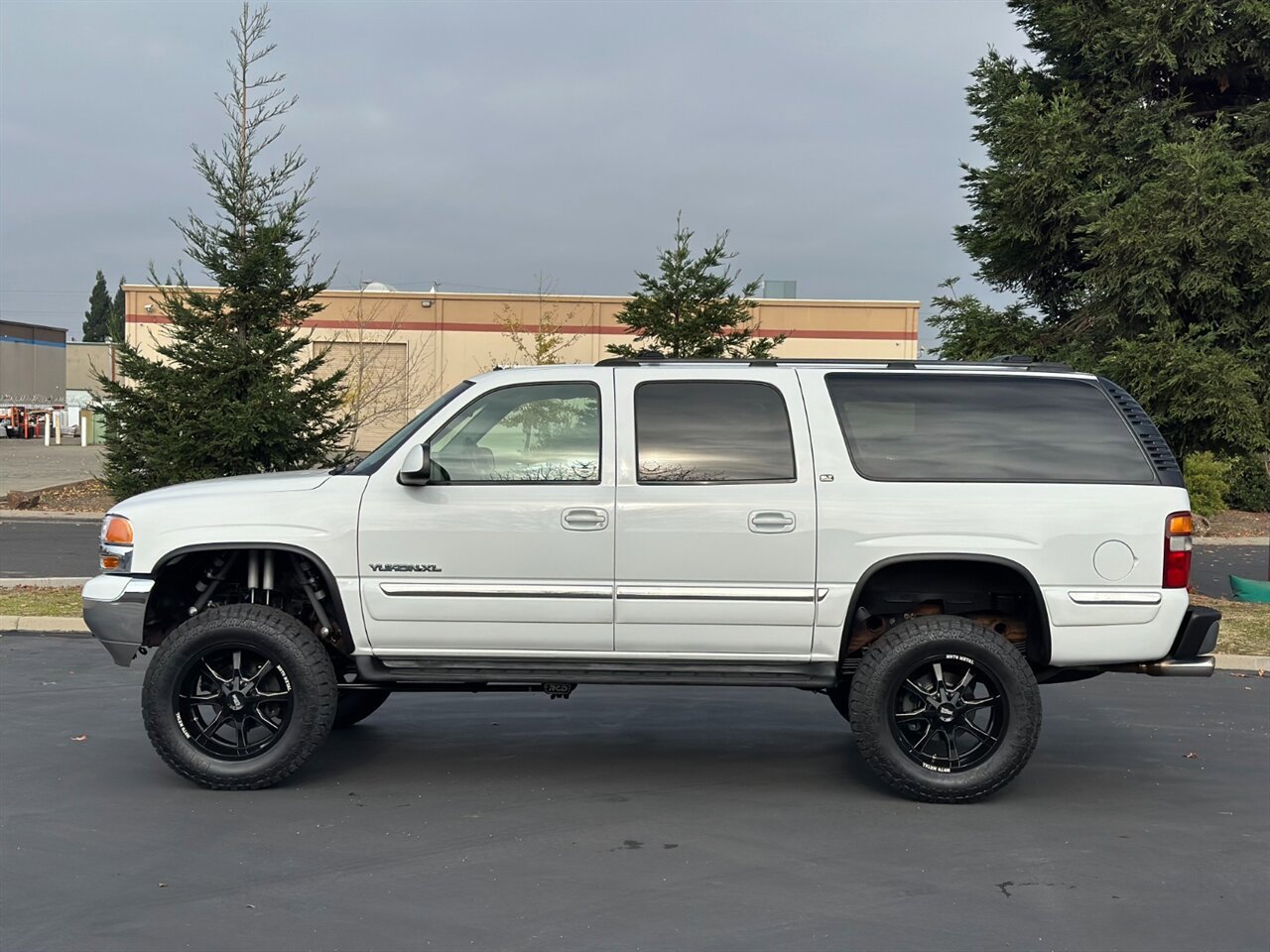 Used 2002 GMC Yukon XL 2500 SLT image 2
