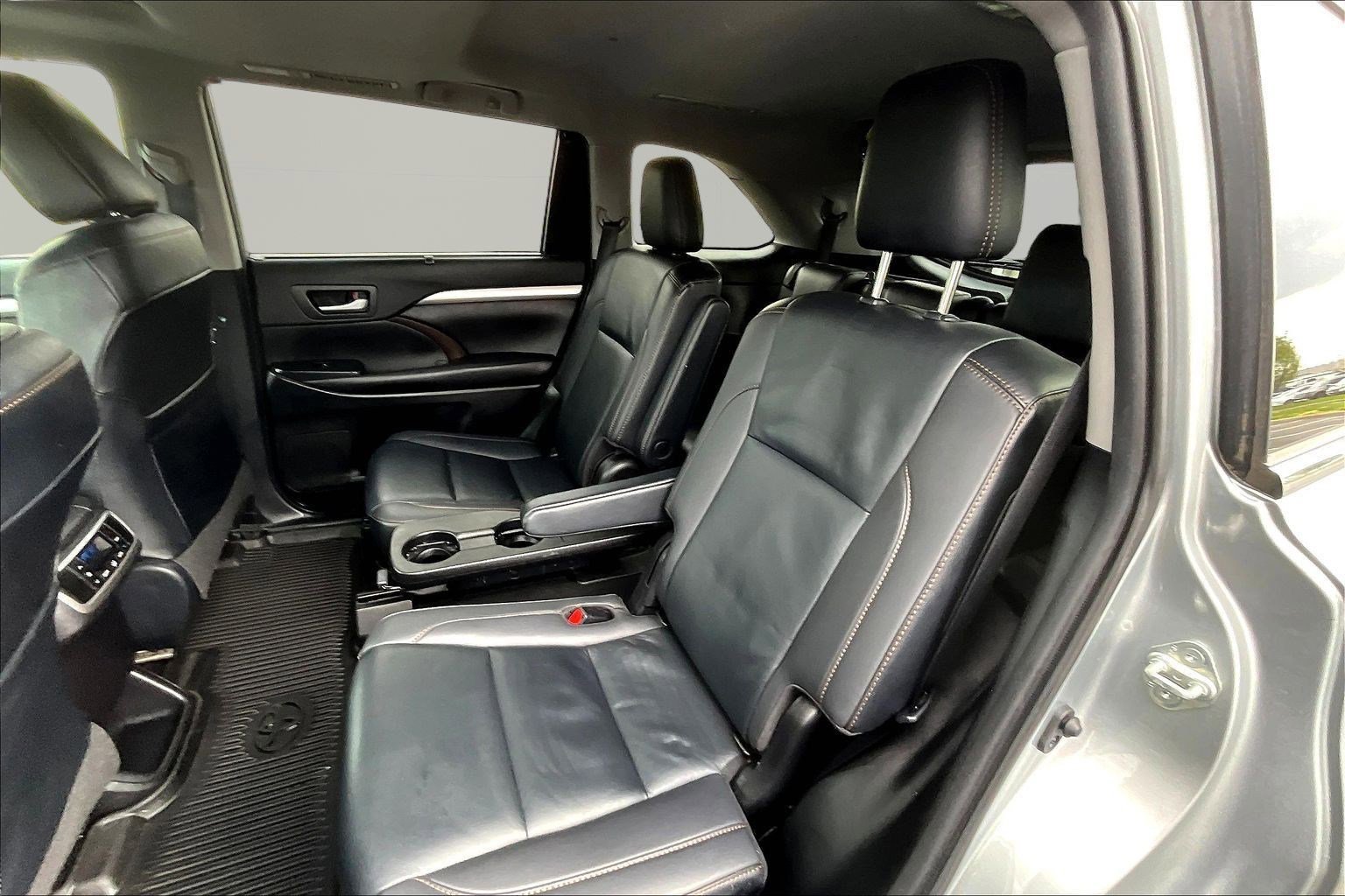 Used 2019 Toyota Highlander XLE image 22