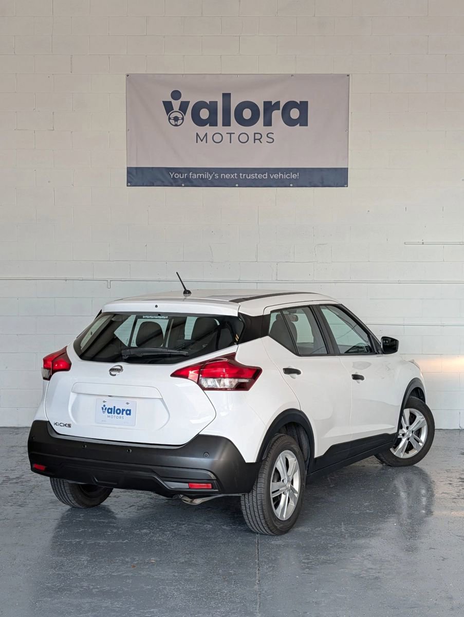 Used 2020 Nissan Kicks S image 3