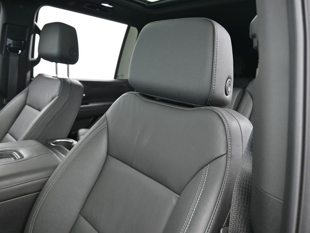 Used 2024 Chevrolet Suburban LT image 17