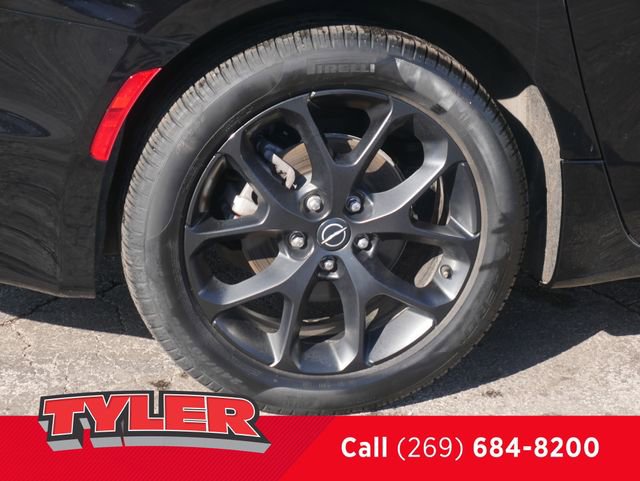 Certified 2025 Chrysler Pacifica Limited image 46
