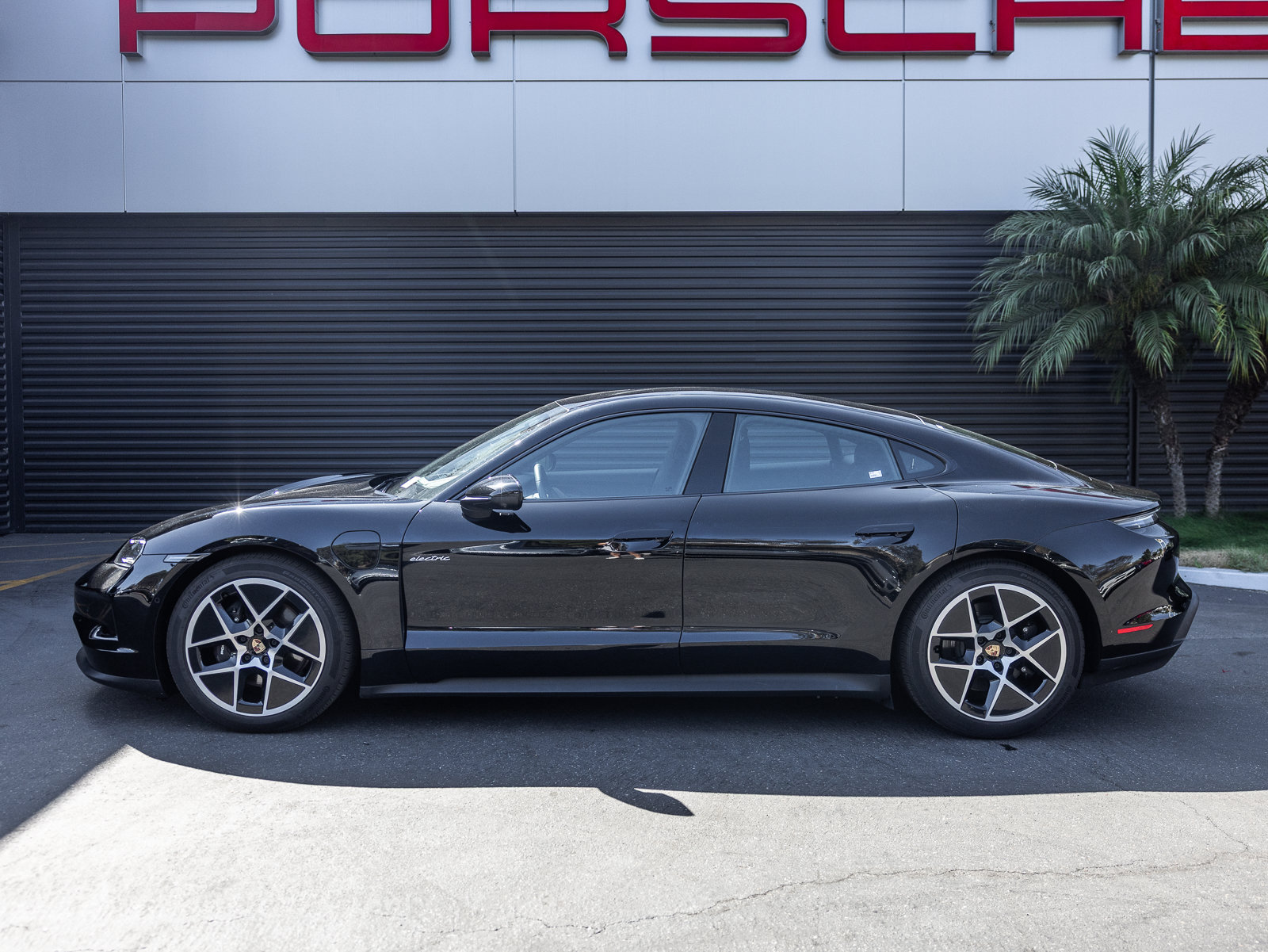 Certified 2025 Porsche Taycan AWD/4WD image 2