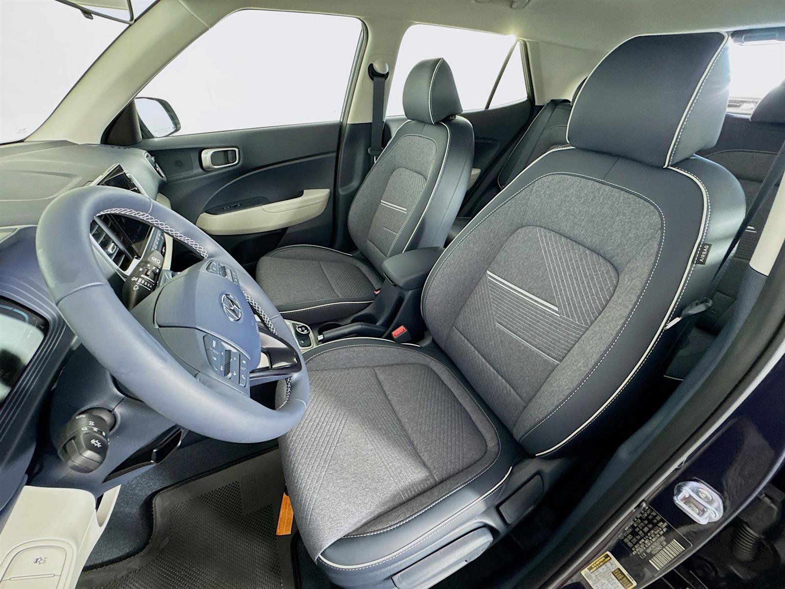 New 2025 Hyundai Venue Limited image 11