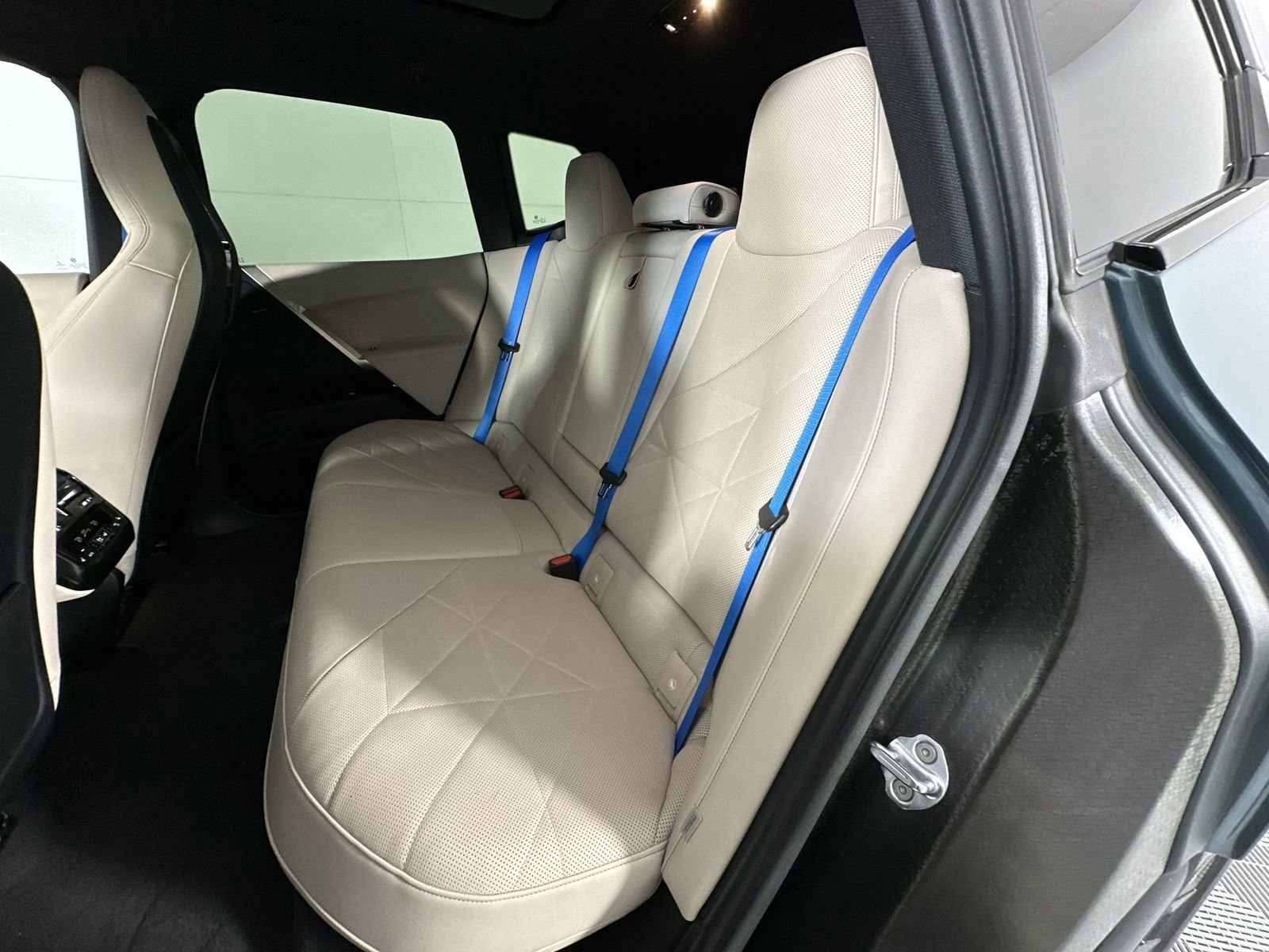 Used 2022 BMW iX xDrive50 w/ Premium Package image 23