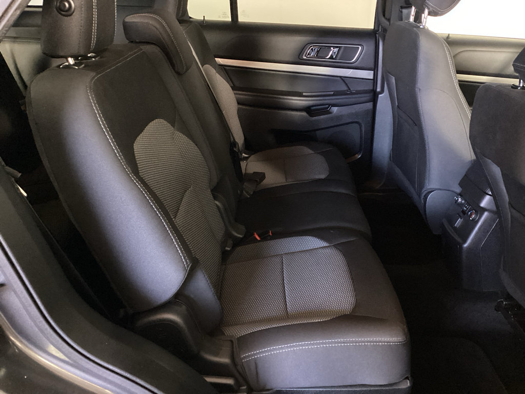 Used 2018 Ford Explorer XLT AWD/4WD image 11