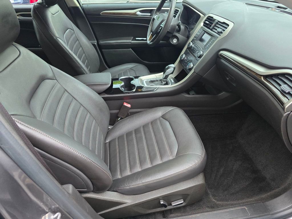 Used 2014 Ford Fusion SE w/ Equipment Group 202A FWD image 10