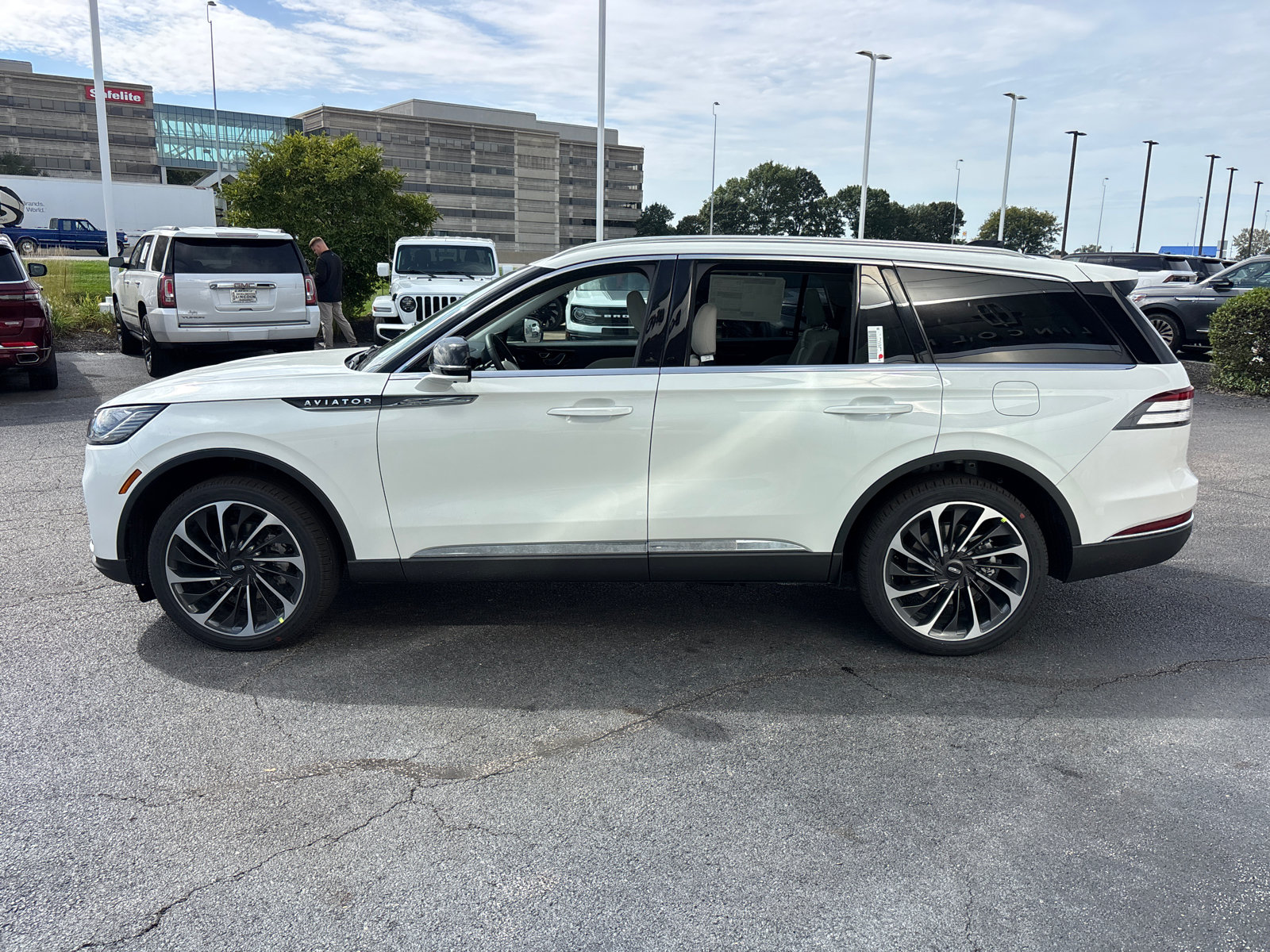 New 2027 Lincoln Aviator Reserve AWD/4WD image 4