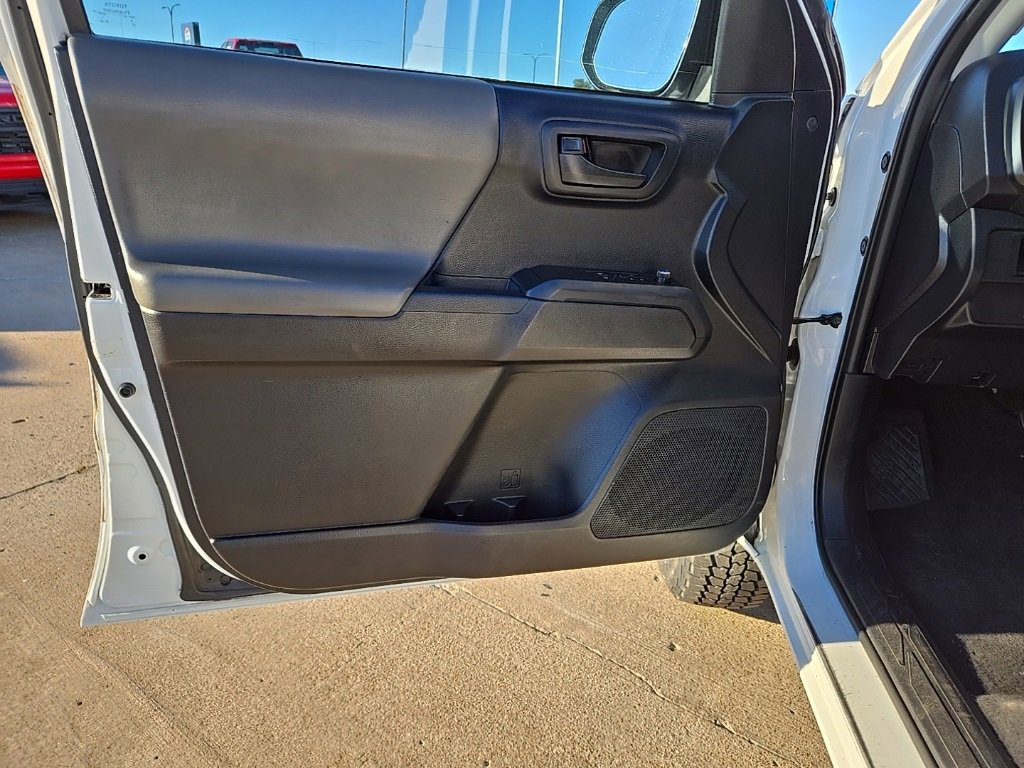 Used 2018 Toyota Tacoma SR image 13