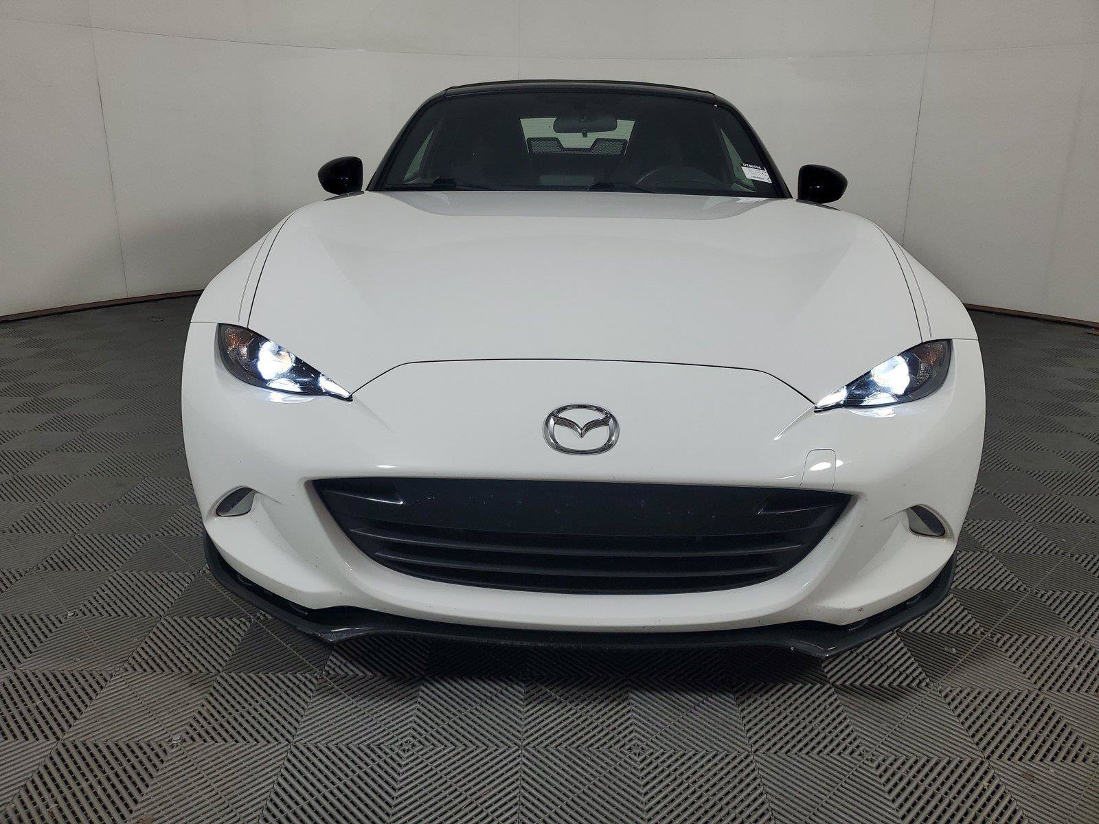 Used 2019 MAZDA MX-5 Miata Club RWD image 2