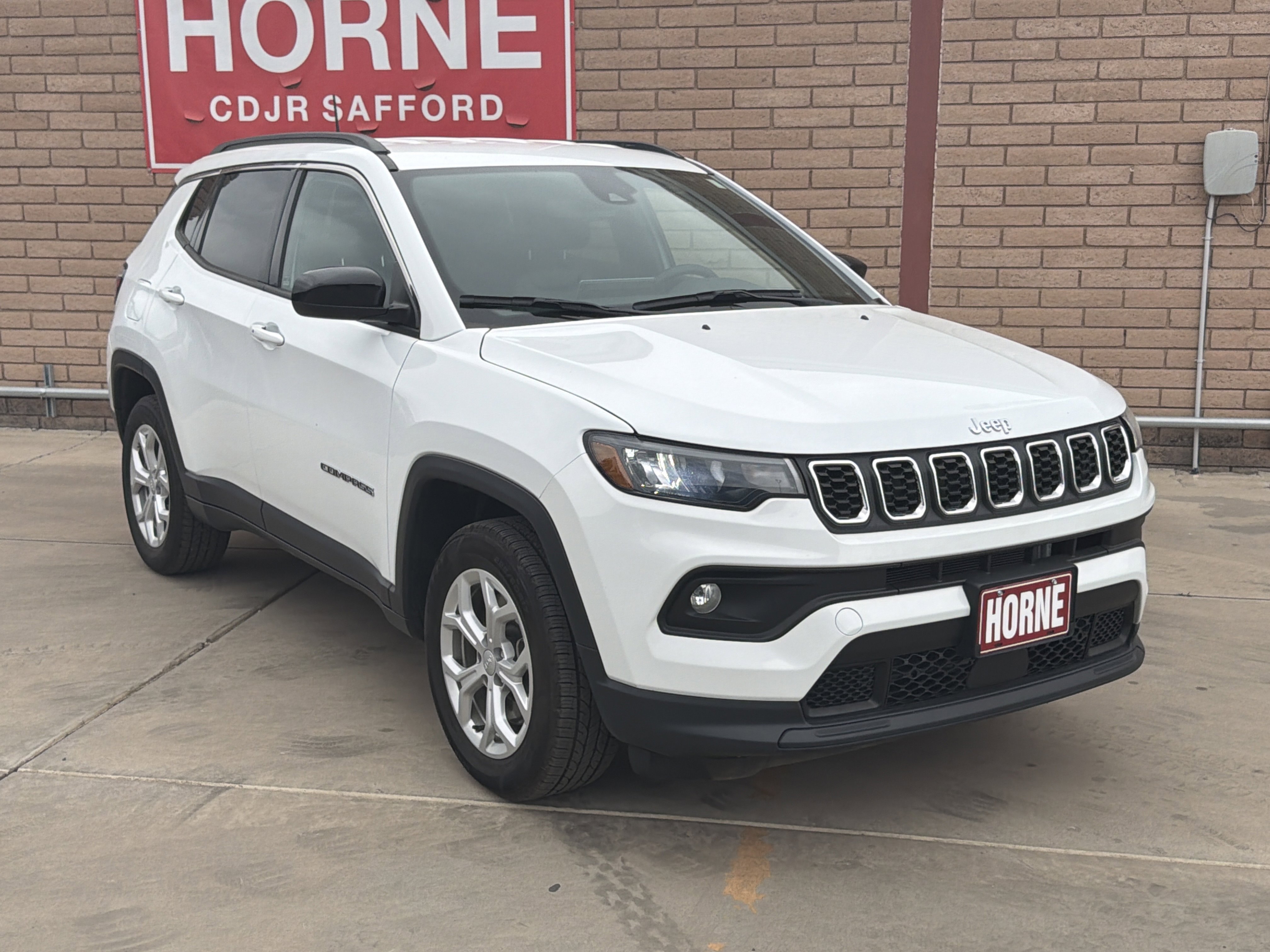 Used 2024 Jeep Compass Latitude image 6