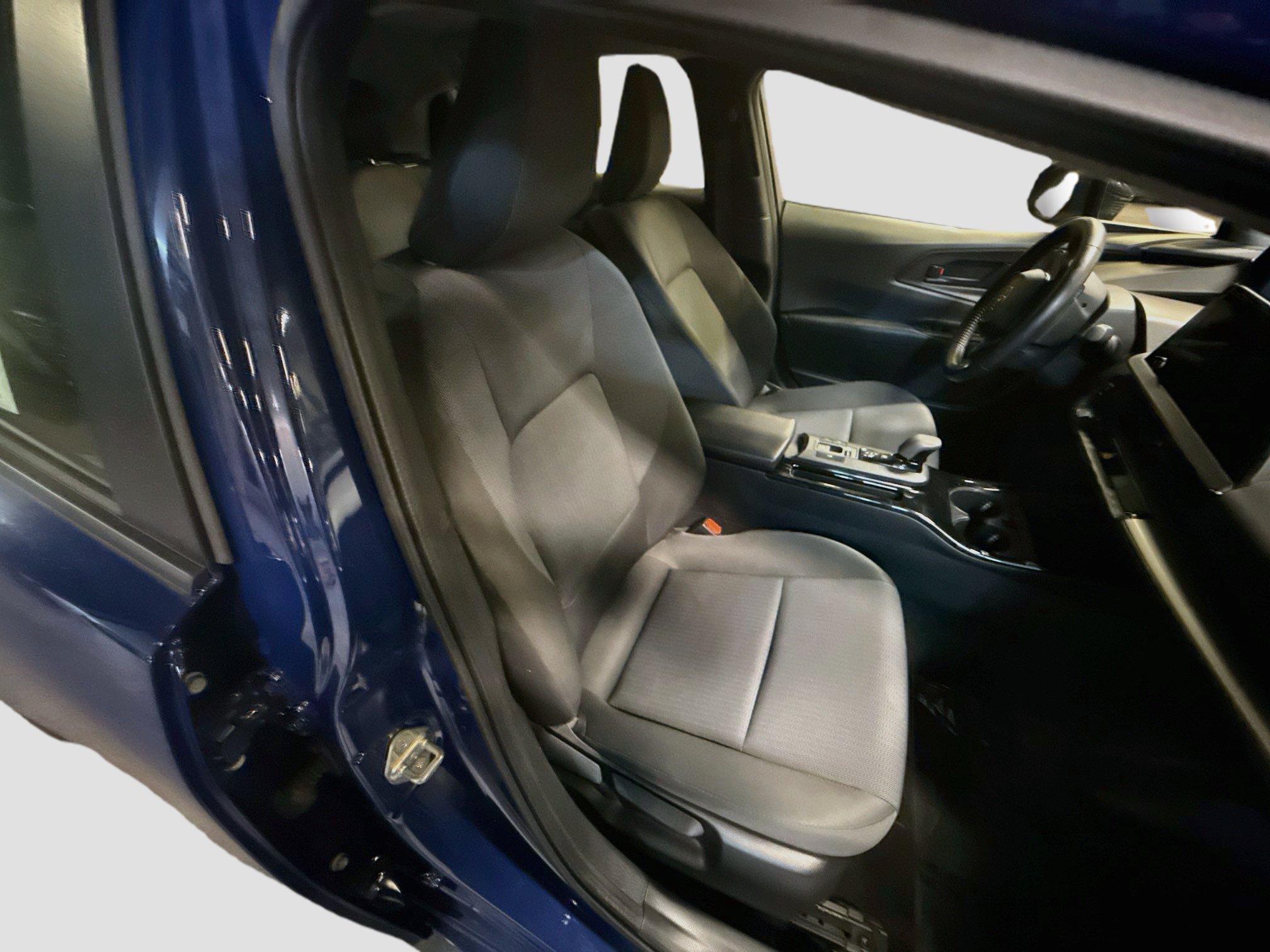 Used 2025 Toyota Prius LE FWD image 31