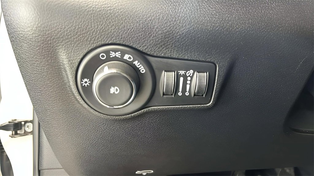 Used 2024 Jeep Compass Limited image 21