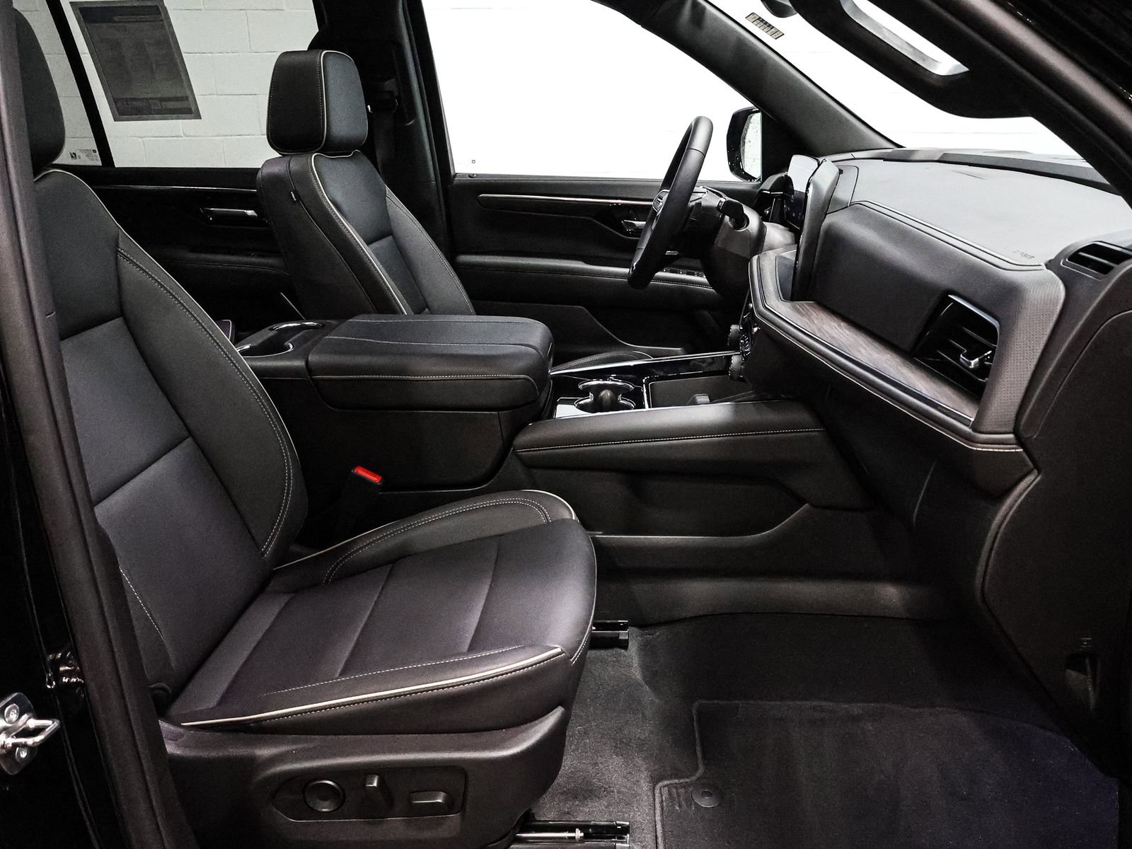 Used 2025 Chevrolet Tahoe Premier w/ Sun And Tow Package image 25