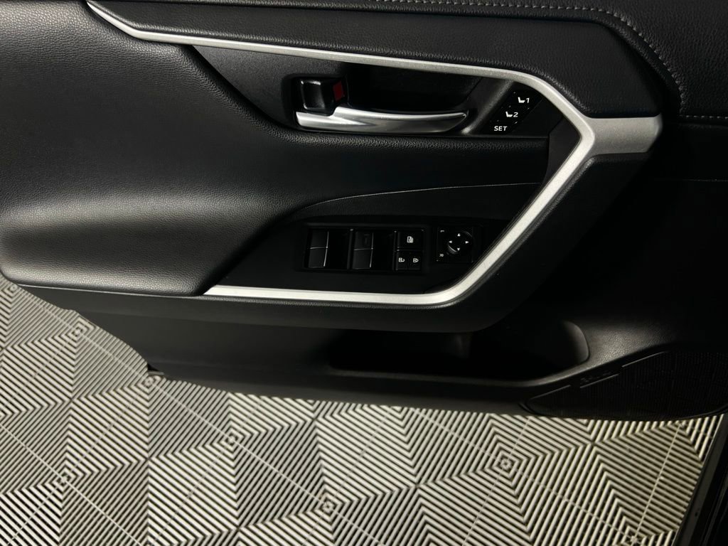 Used 2021 Toyota RAV4 Limited image 23