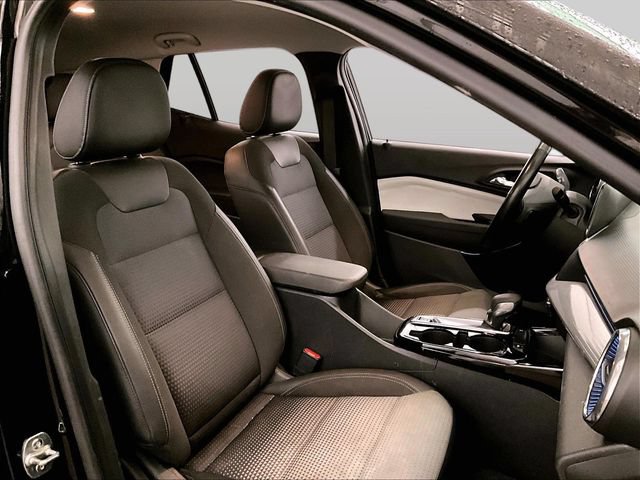 Used 2024 Chevrolet Trax LT w/ Driver Confidence Package FWD image 7