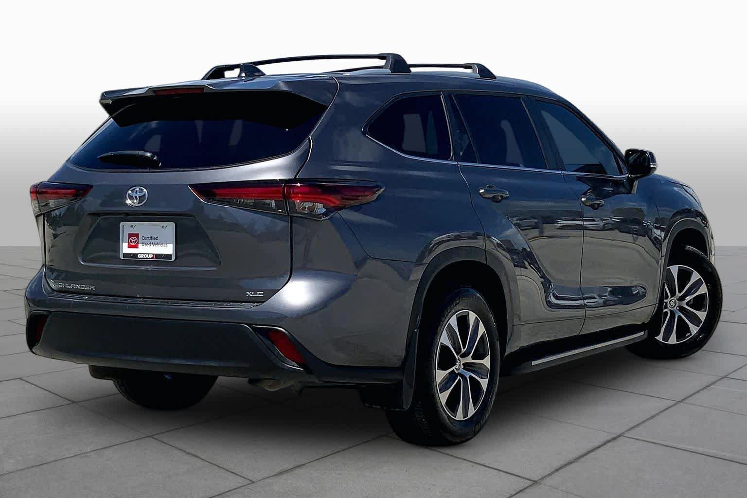 Used 2024 Toyota Highlander XLE FWD image 13