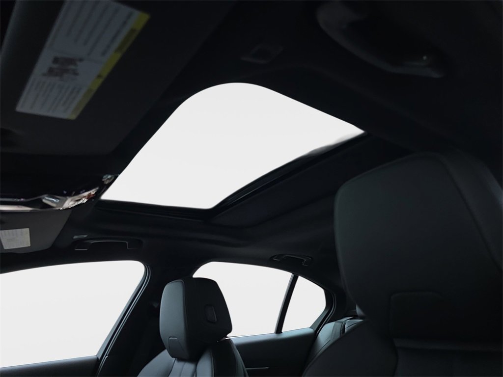 Used 2025 BMW i5 xDrive40 w/ Premium Package image 32