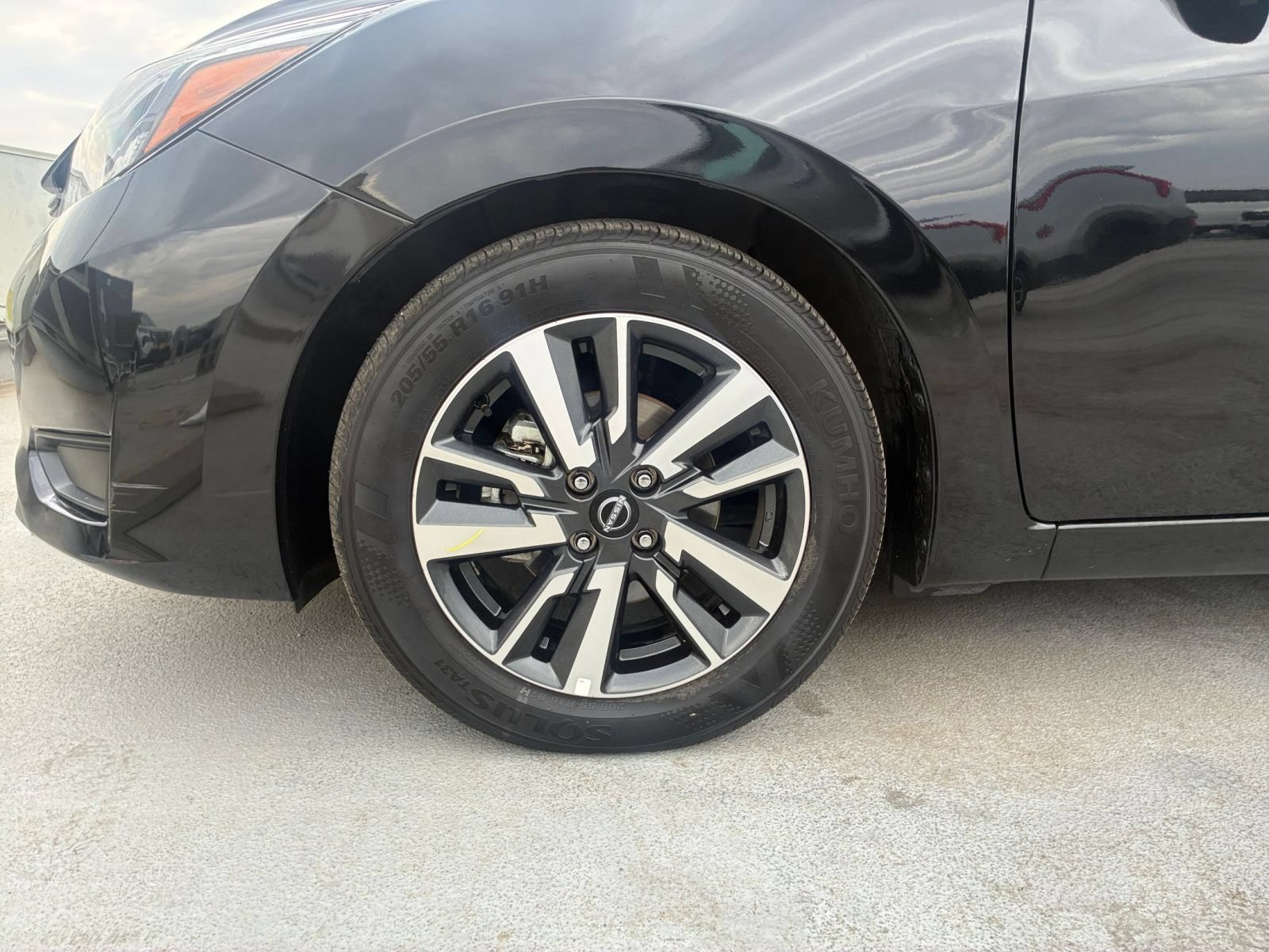 Used 2025 Nissan Versa SV FWD image 27