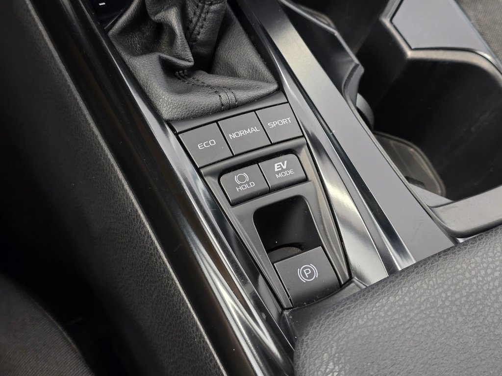 Used 2025 Toyota Camry LE FWD image 30