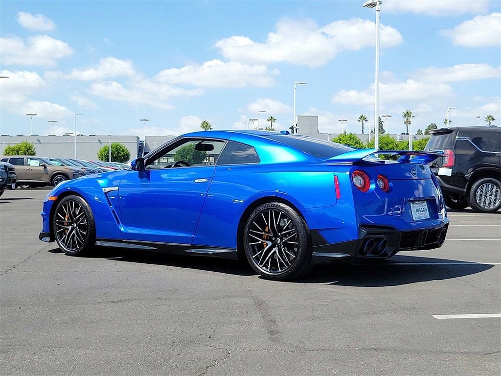 Used 2024 Nissan GT-R Premium w/ Premium Interior Package AWD/4WD image 2