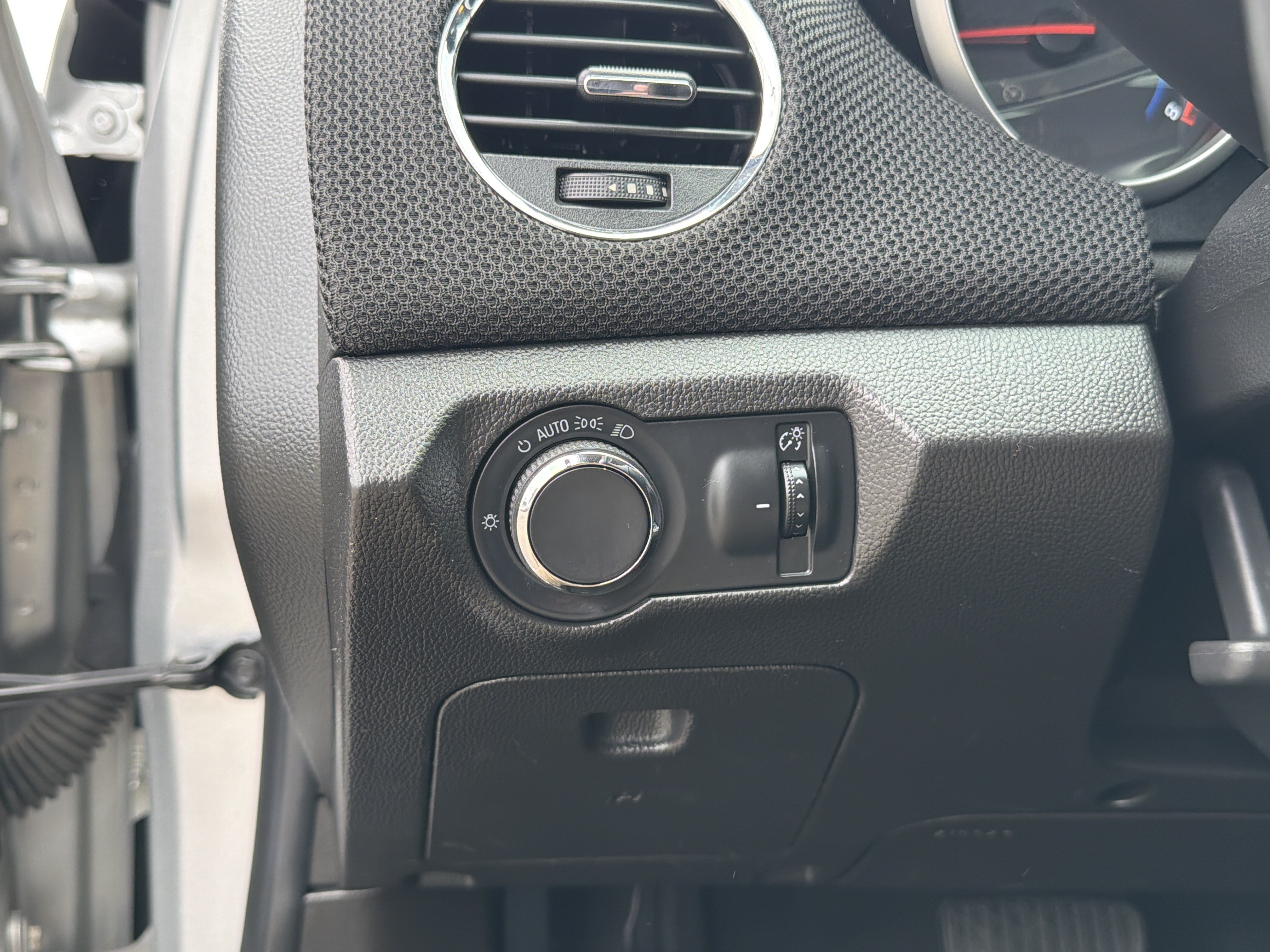 Used 2014 Chevrolet Cruze Eco FWD image 16