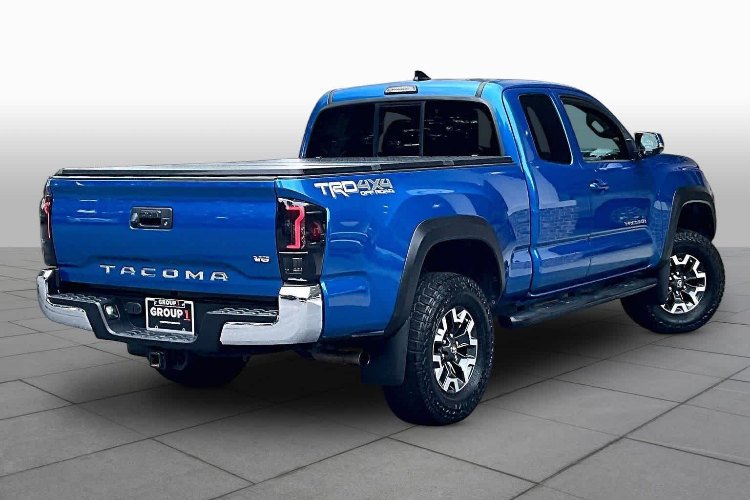 Used 2017 Toyota Tacoma TRD Off-Road w/ Tow Package AWD/4WD image 12