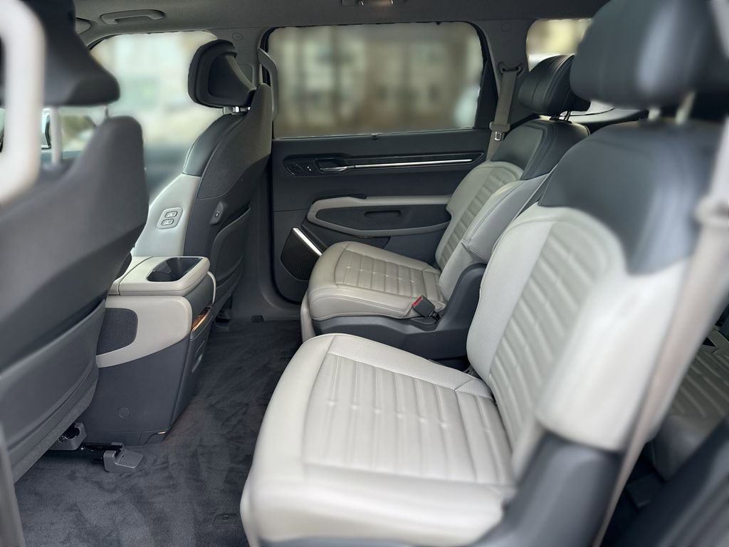 Used 2024 Kia EV9 Land image 24