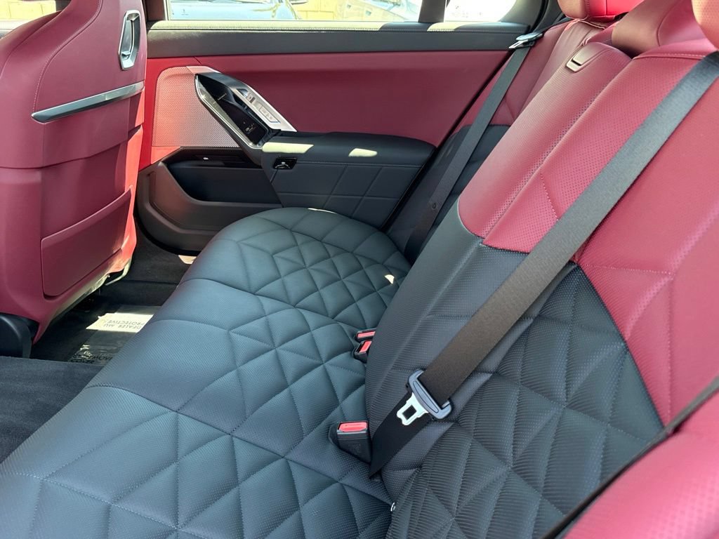 Used 2026 BMW 740i w/ Premium Package RWD image 31