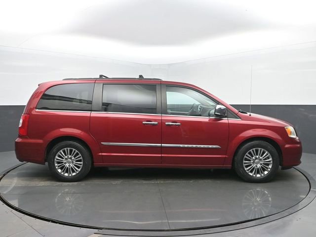 Used 2014 Chrysler Town & Country Touring-L w/ Driver Convenience Group image 6