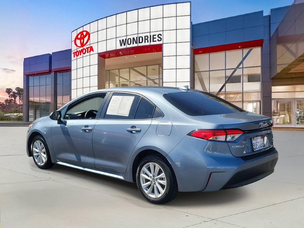 Used 2025 Toyota Corolla LE w/ LE Premium Package FWD image 4