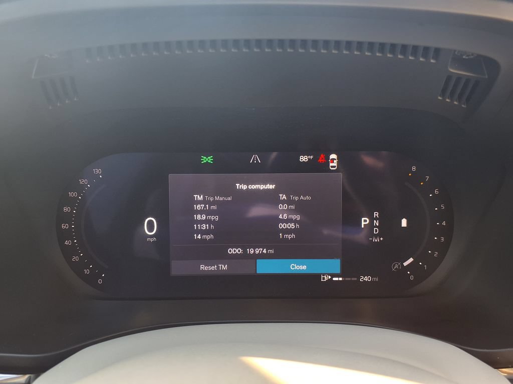 Certified 2024 Volvo XC60 B5 Plus w/ Protection Package Premier AWD/4WD image 36