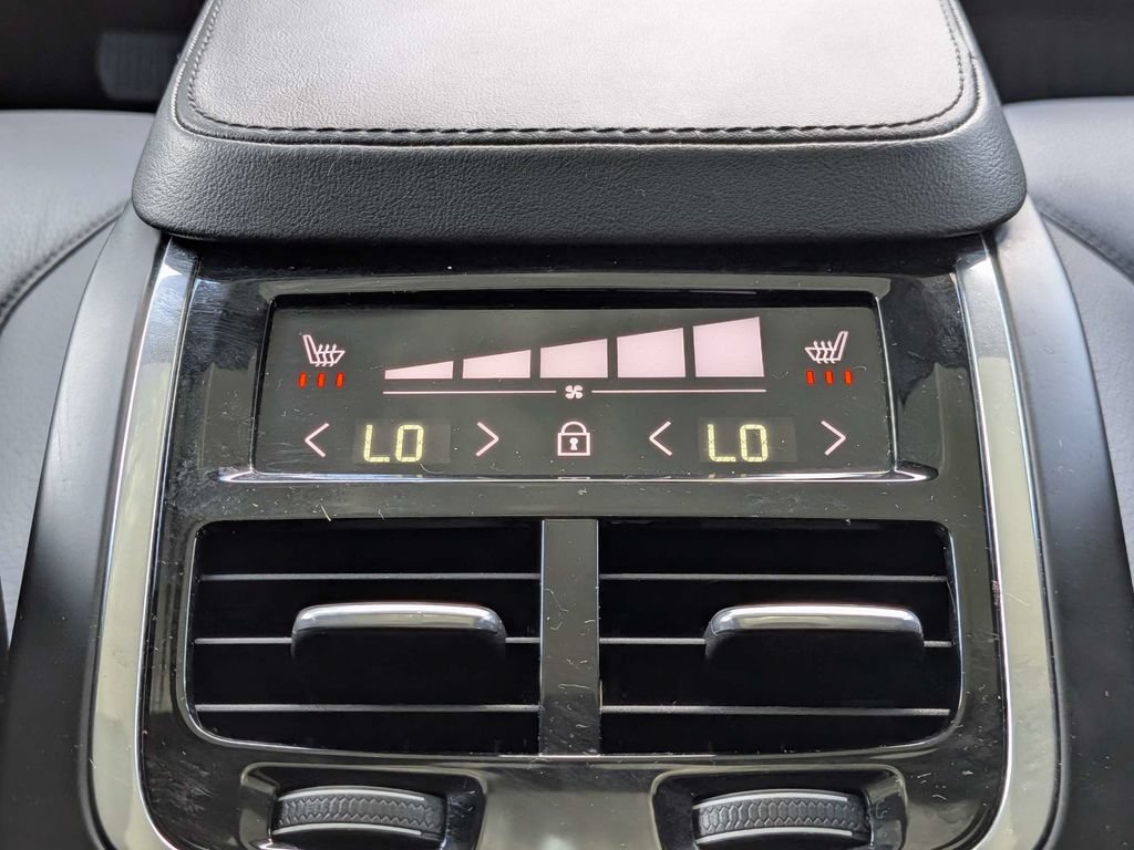 Used 2024 Volvo XC90 B6 Plus AWD/4WD image 18