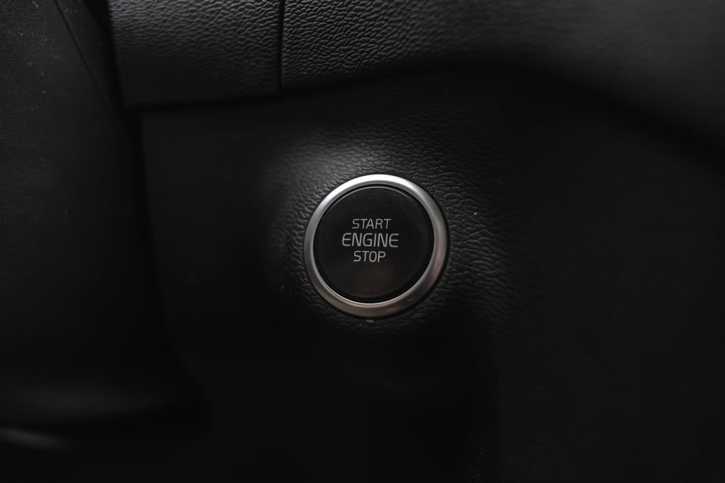 Used 2019 Volvo XC40 T5 Momentum AWD/4WD image 14