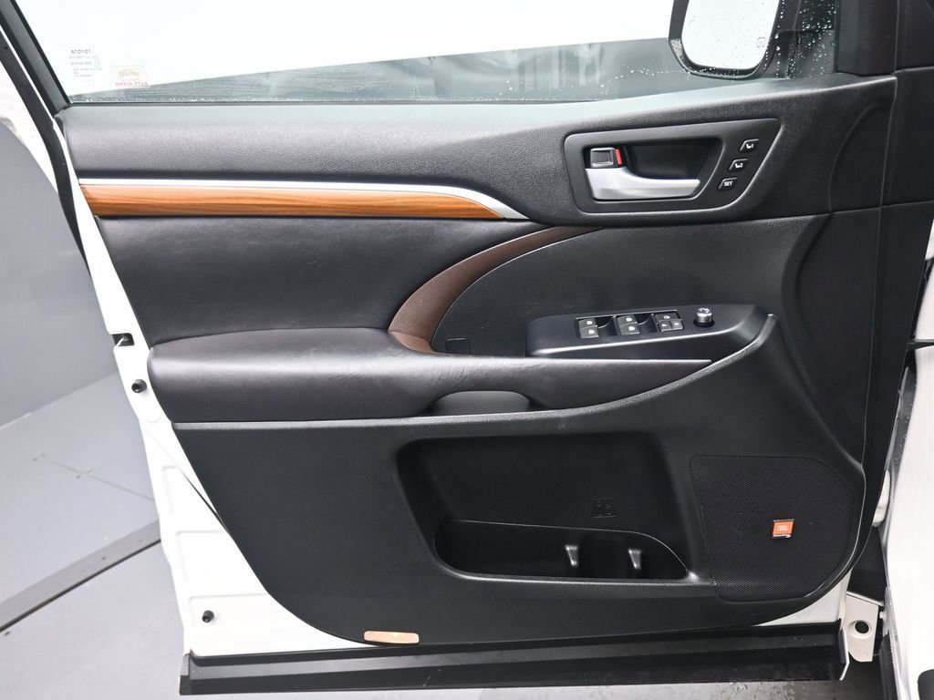 Used 2017 Toyota Highlander Limited w/ Protection Package #3 image 9