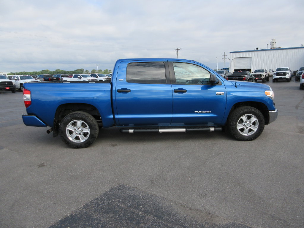 Used 2016 Toyota Tundra SR5 w/ SR5 Upgrade Package AWD/4WD image 2