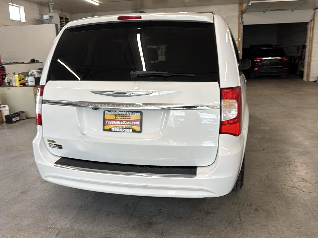 Used 2015 Chrysler Town & Country Touring FWD image 82