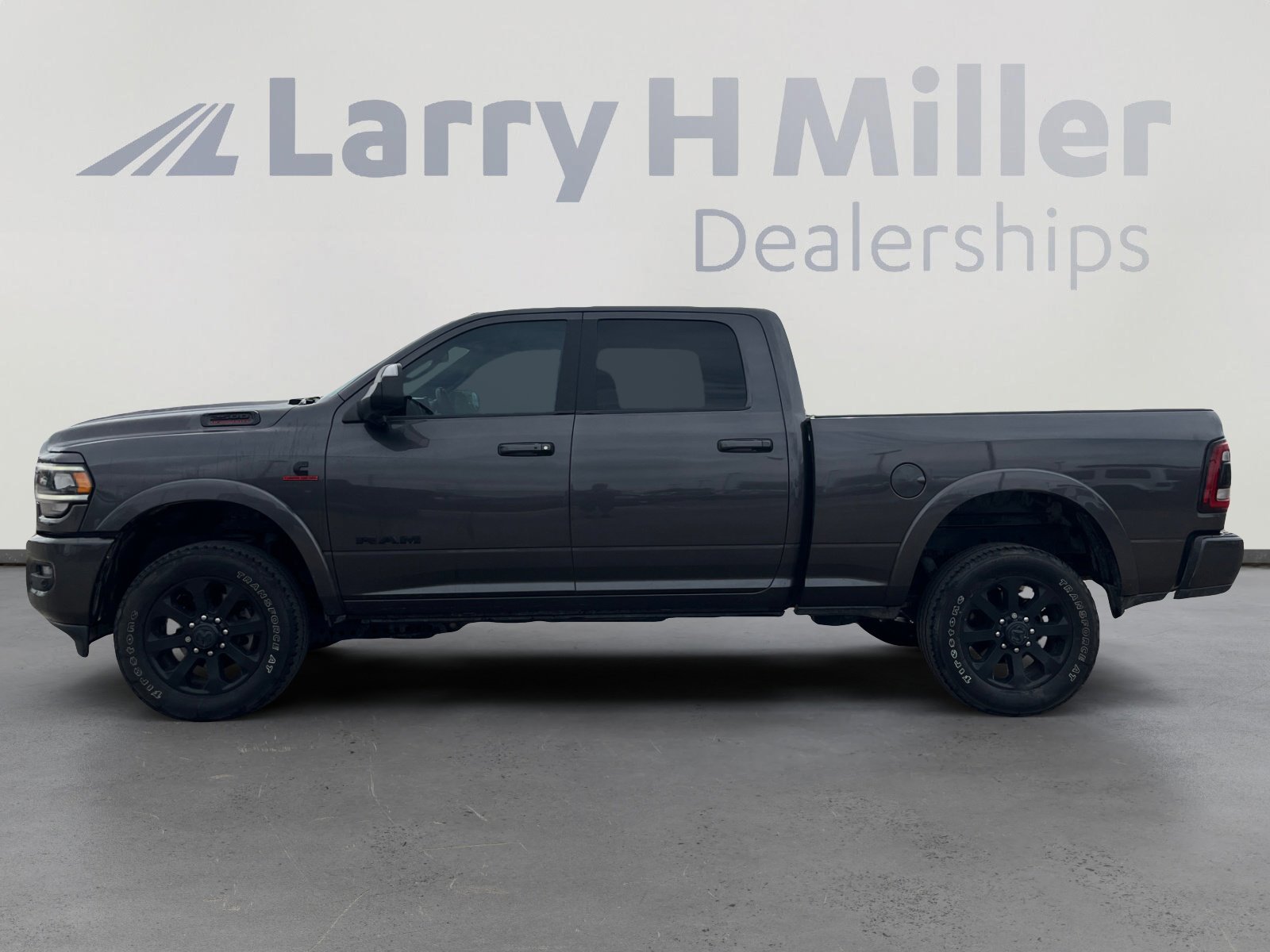 Used 2022 RAM 2500 Laramie w/ Night Edition AWD/4WD image 2