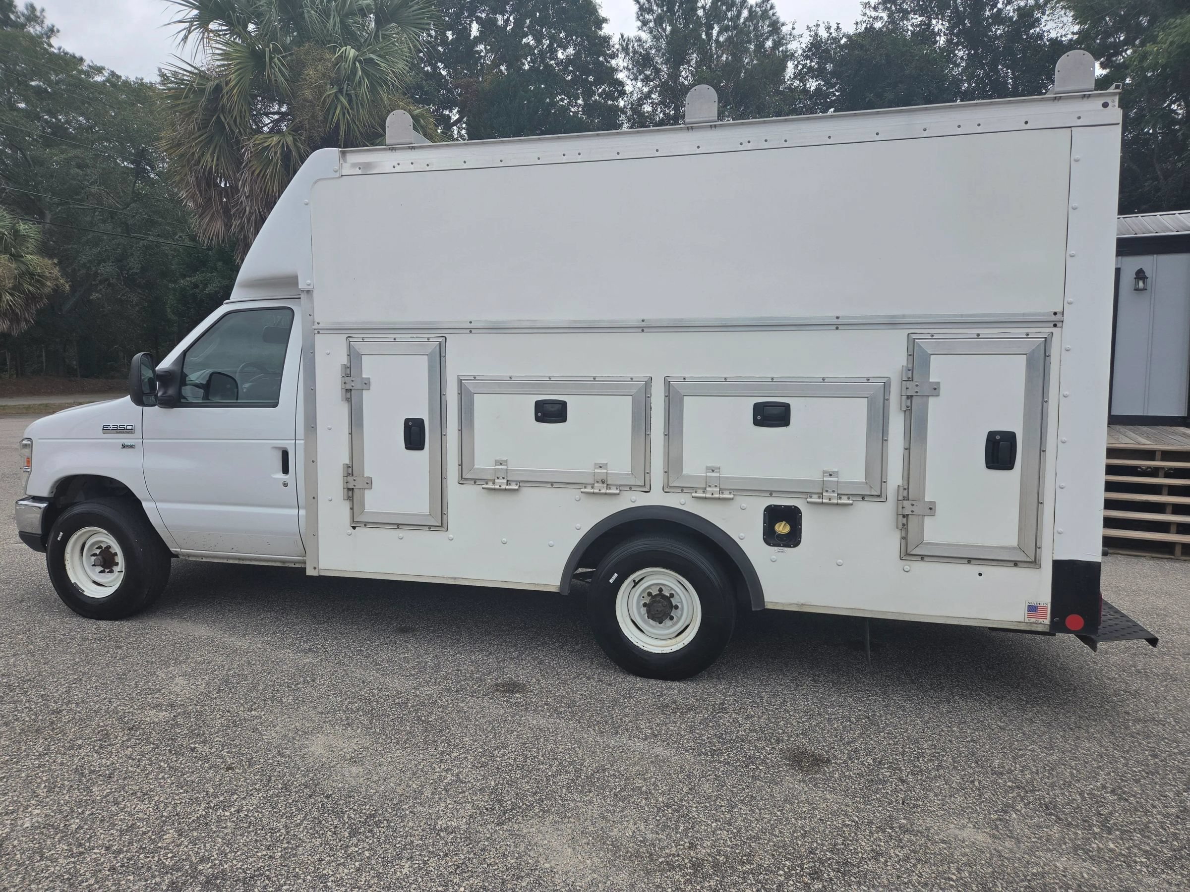 Used 2018 Ford E-350 and Econoline 350 Super Duty w/ Power Windows & Locks Group RWD image 8