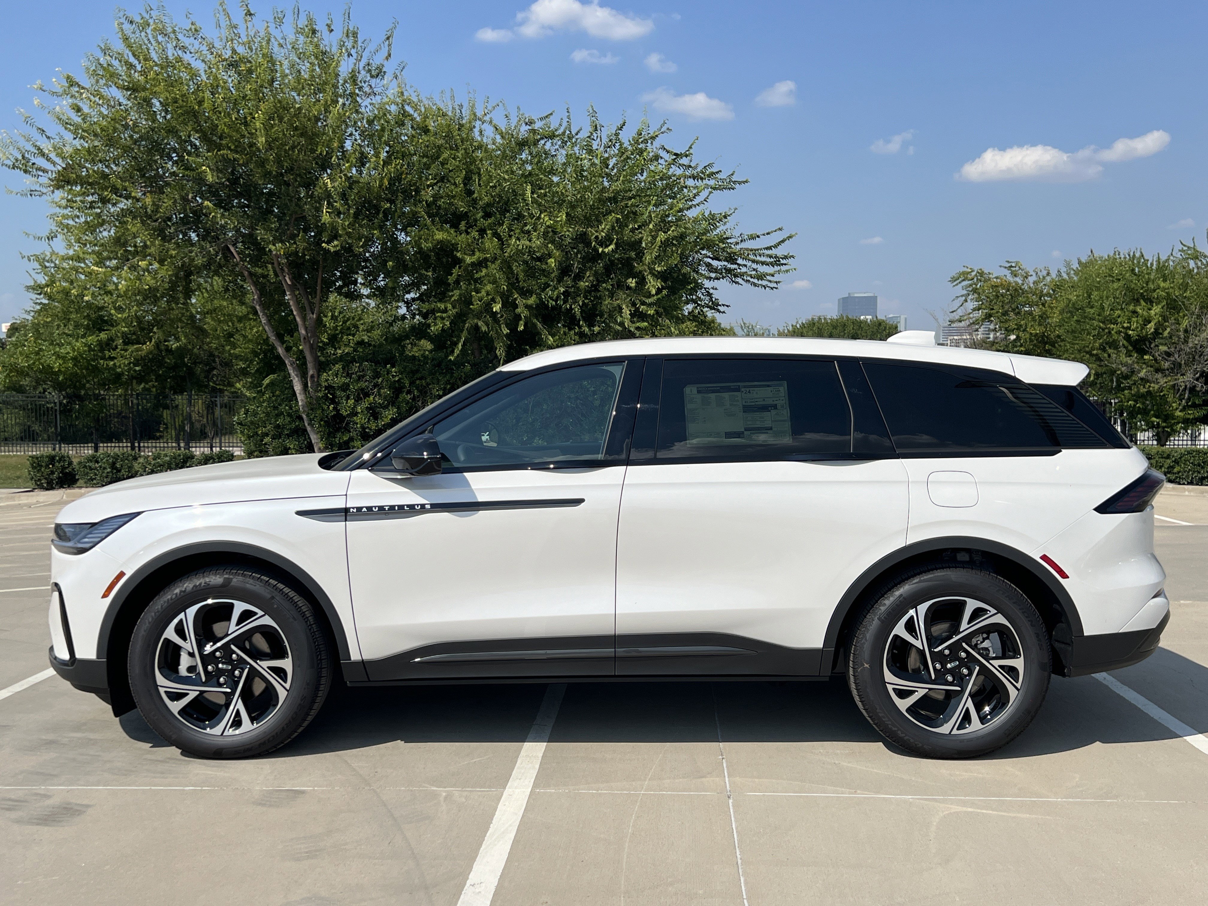 New 2025 Lincoln Nautilus Premier w/ Equipment Group 102A image 4