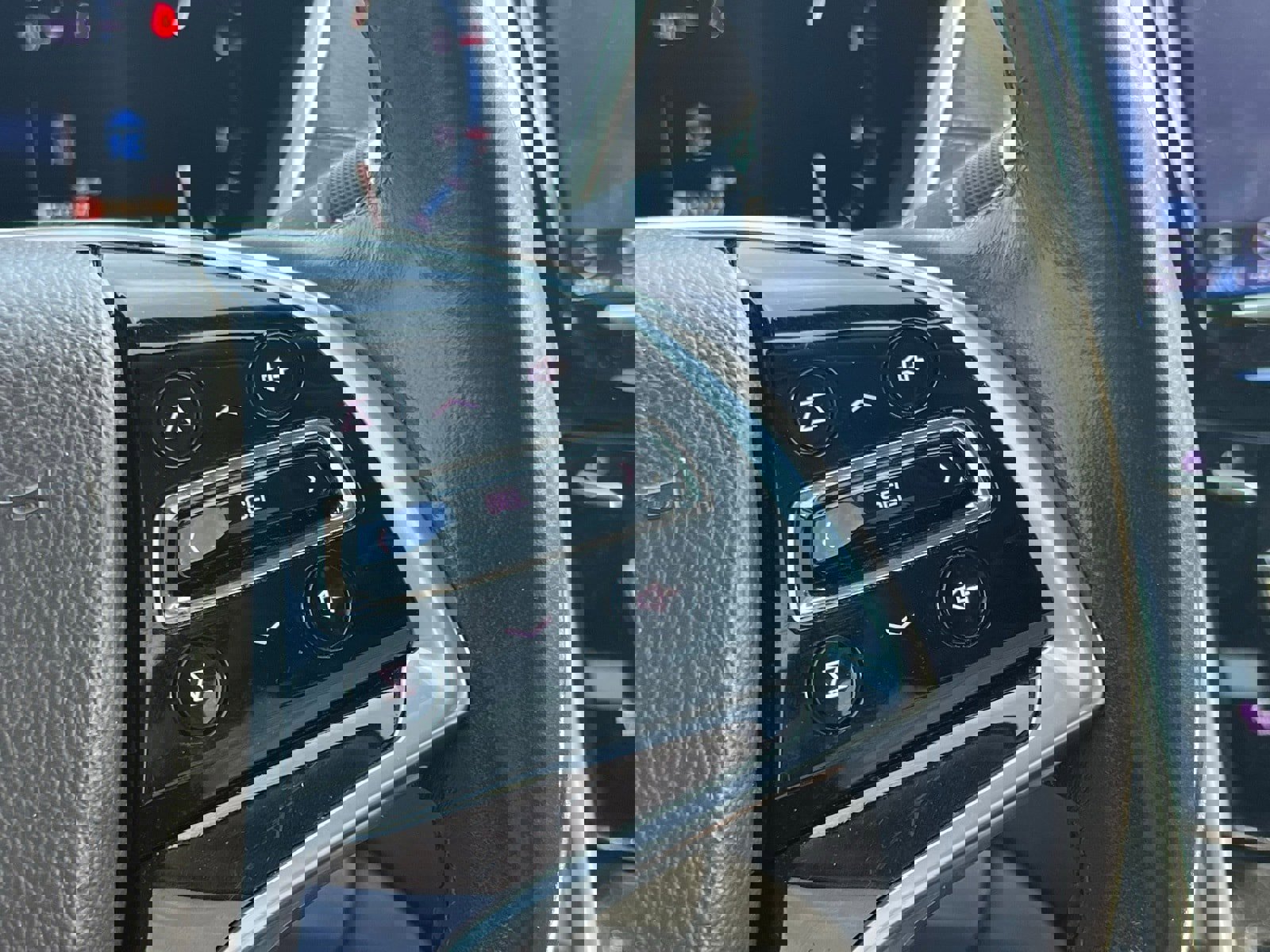 Used 2015 Cadillac SRX Luxury w/ Driver Awareness Package image 28