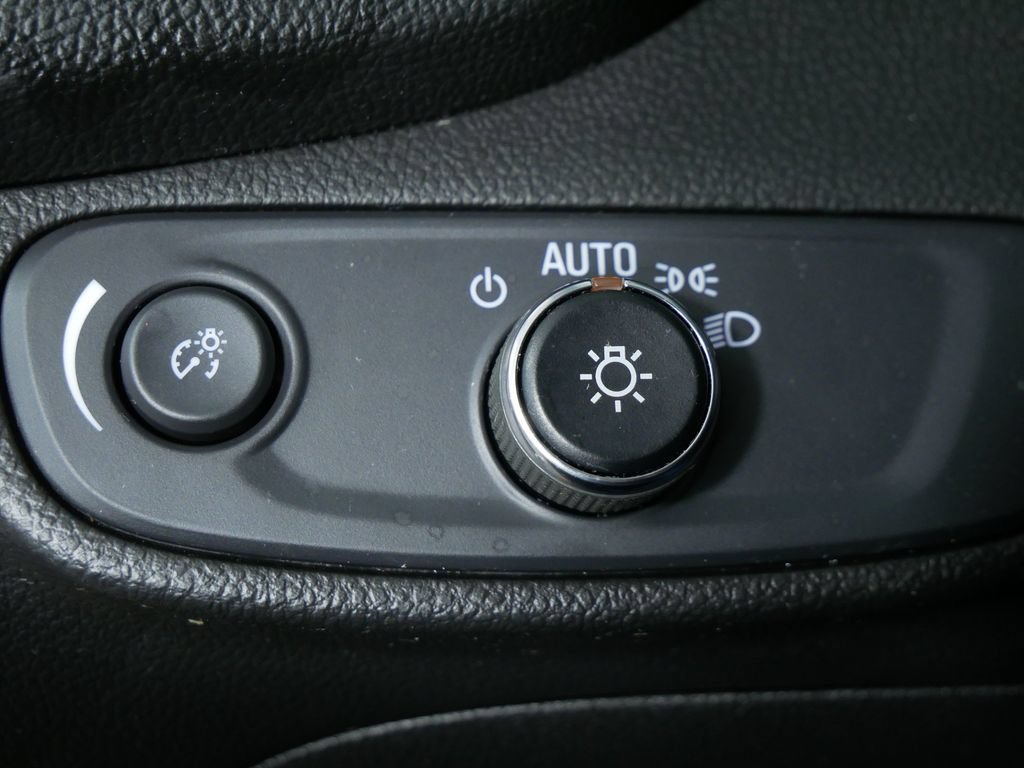 Used 2019 Chevrolet Trax LT w/ LT Convenience Package FWD image 24